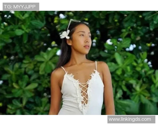 比基尼的时尚演变与全球文化影响：从海滩到时装秀的跨越